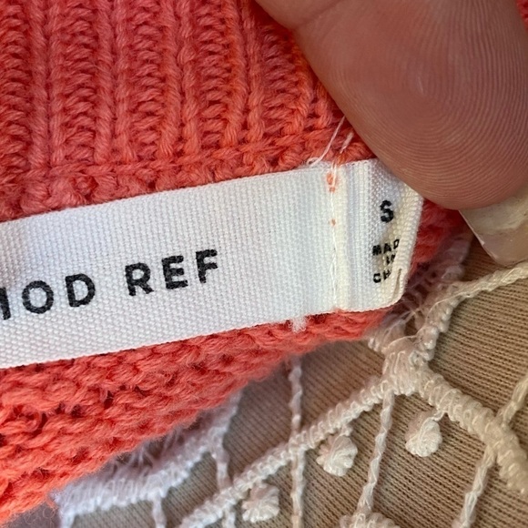 MOD REF Textured Cotton Coral V-neck Sweater | Size:S - Picture 10 of 10